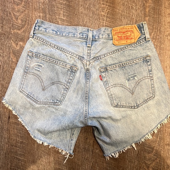 Levi 501 cut off shorts size 32. - Picture 2 of 3